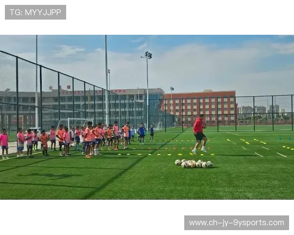 “青少年足球训练基地在边远地区落成，推动普及”，青少年足球培训学校