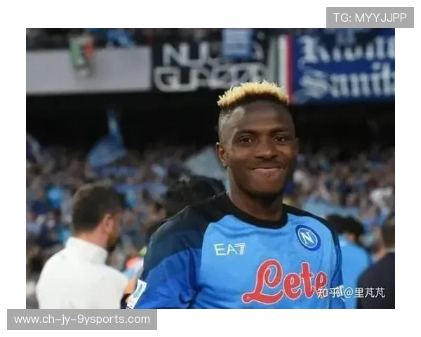 奥斯梅恩背身回做后冲刺抢点破门，那不勒斯前场火力轰鸣