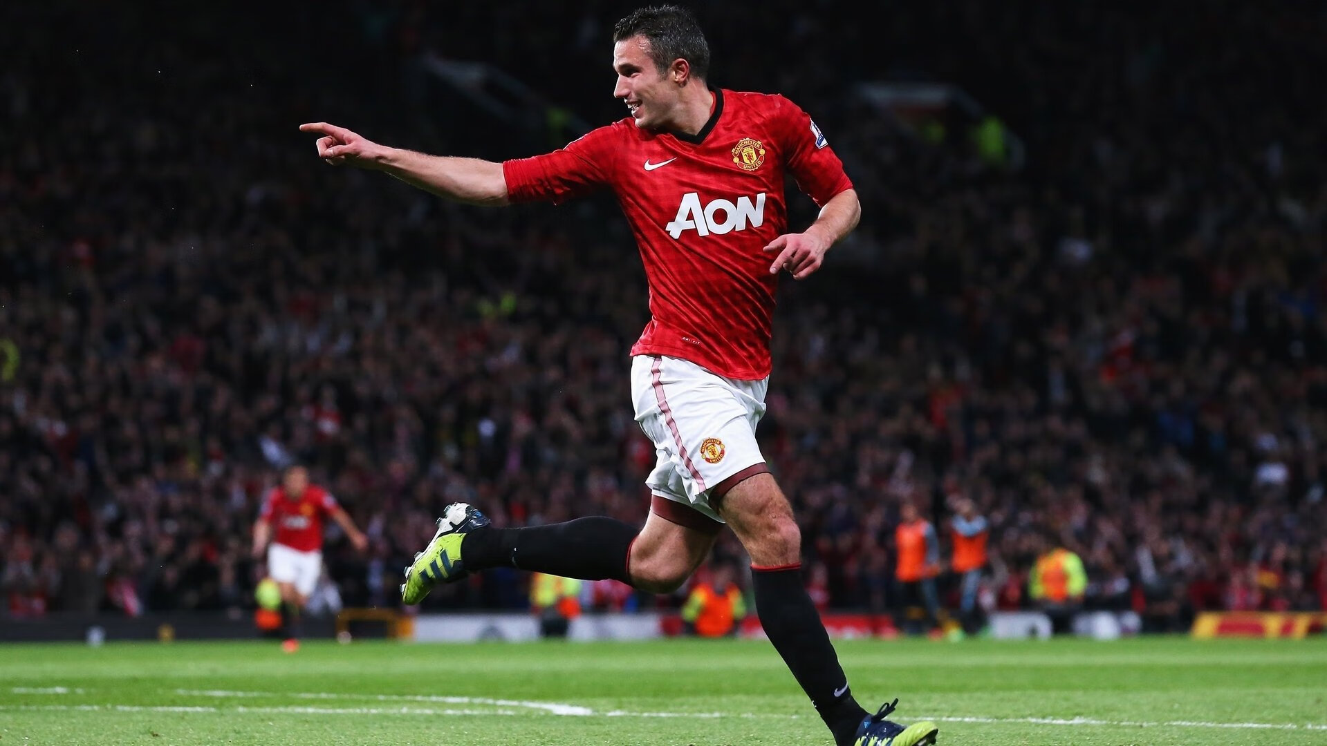 九游sports-马刺球员在力量房进行专项抗冲击训练